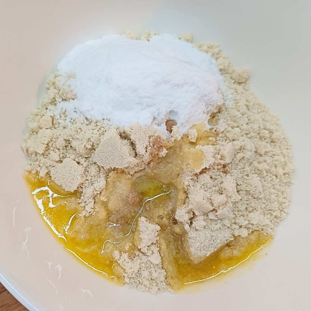 almond flour crust for cheesecake