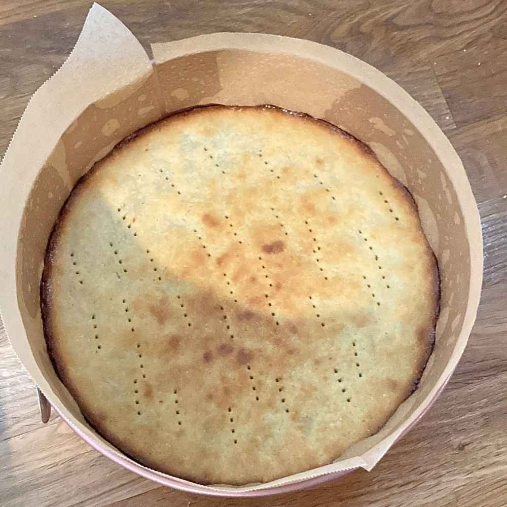 baked almond flour crust