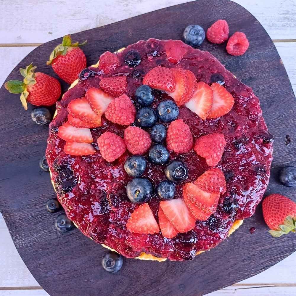 Cottage cheese cake with berries on top