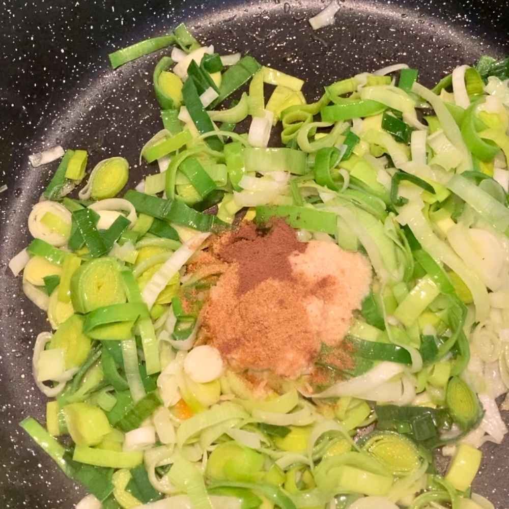 Sauteing leek and spices