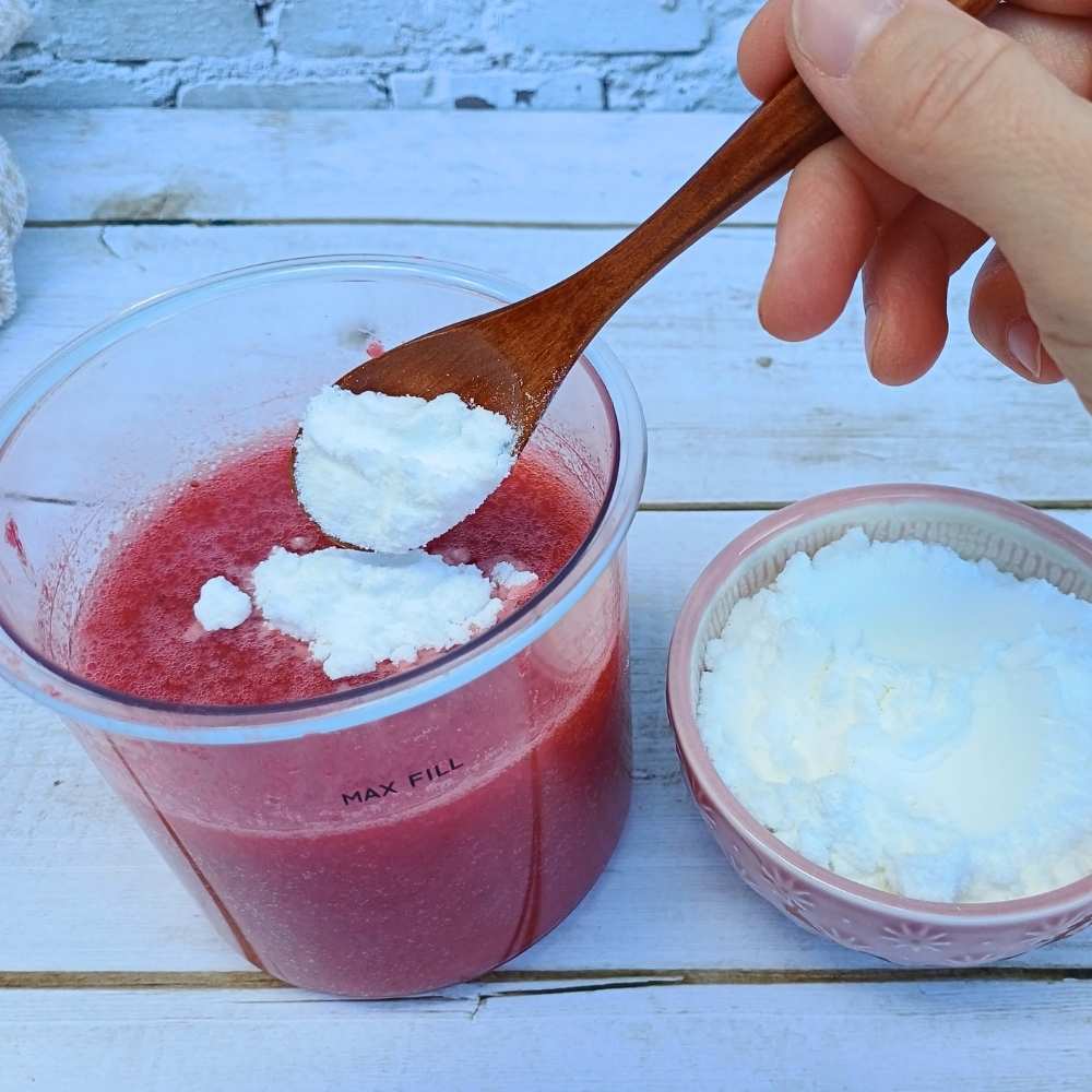 Adding allulose to strawberry smoothie