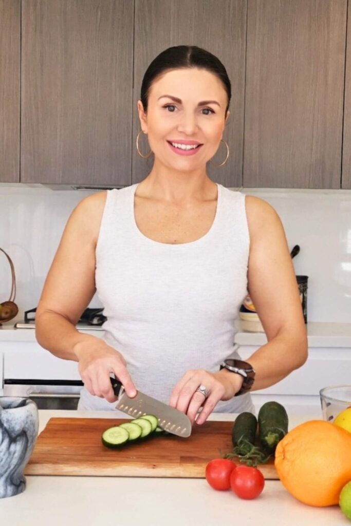 Woman in the kitchen cutting vegetables