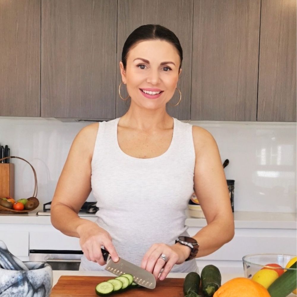 woman in the kitchen chopping vegetables
