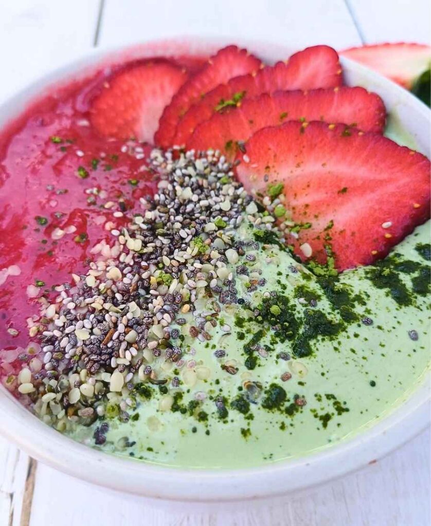 Strawberry matcha smoothie bowl