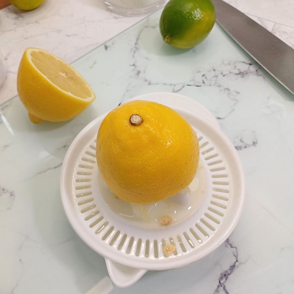 lemon sqeezing