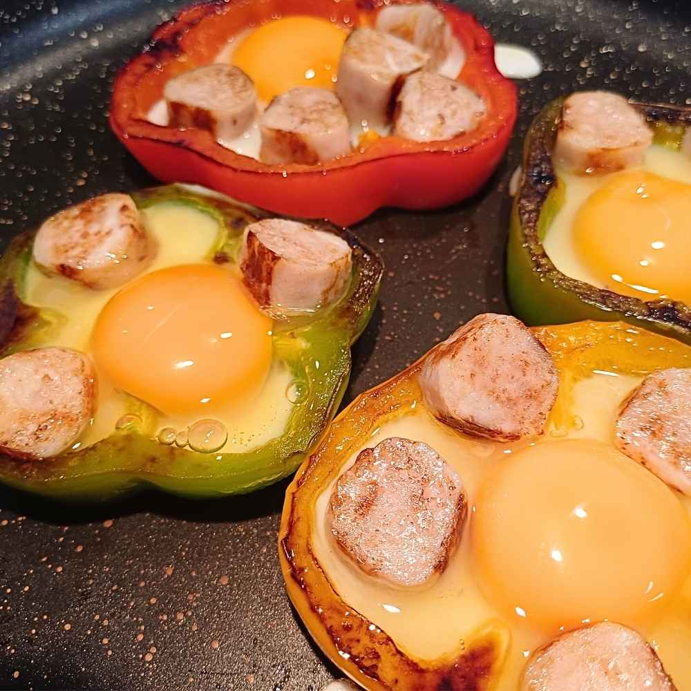 Bell peppers with eggs and sausage pieces