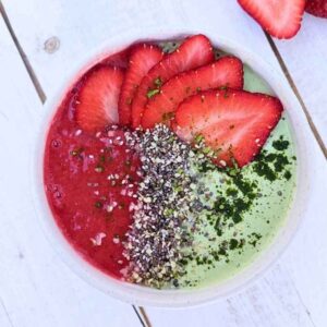 high protein strawberry matcha smoothie bowl