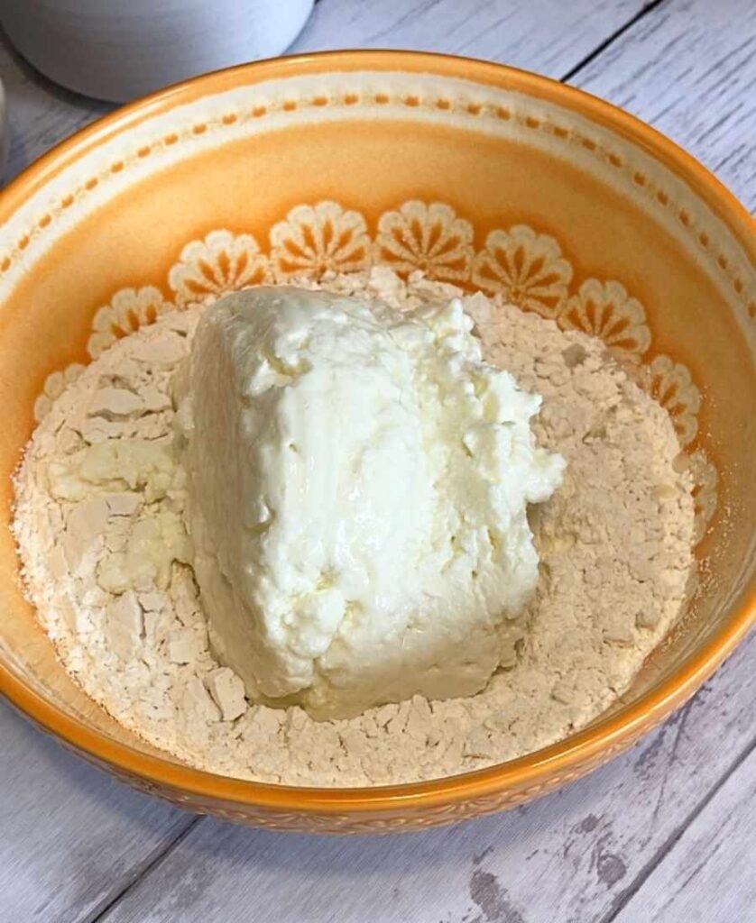 Adding cottage cheese to flour